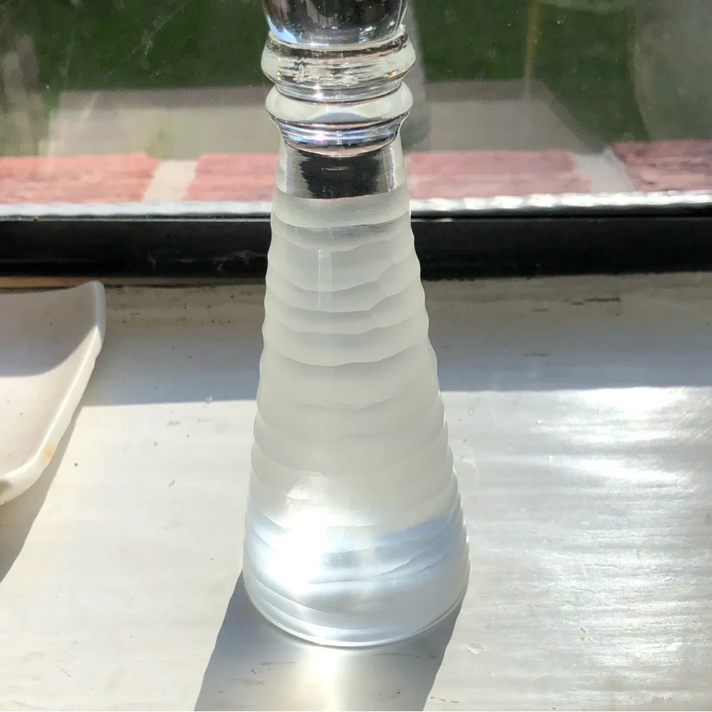 1 Z Gallerie Champagne Frosted Waves Stem Glass